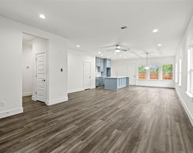 3335 Spring Avenue - Photo Thumbnail 4