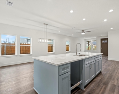 3335 Spring Avenue - Photo Thumbnail 11