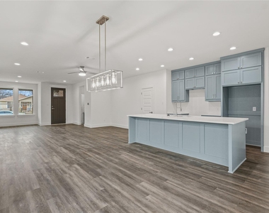 3335 Spring Avenue - Photo Thumbnail 9