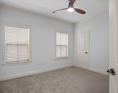 5801 Hillcrest Avenue - Photo Thumbnail 9