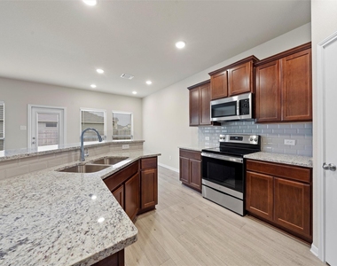 7445 Garden Glen Drive - Photo Thumbnail 14