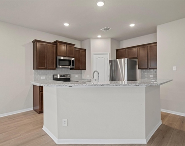 7445 Garden Glen Drive - Photo Thumbnail 12