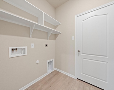 7445 Garden Glen Drive - Photo Thumbnail 15