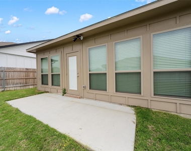 7445 Garden Glen Drive - Photo Thumbnail 21