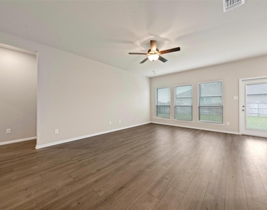 7445 Garden Glen Drive - Photo Thumbnail 9