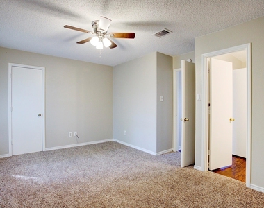 313 Queens Court S - Photo Thumbnail 11