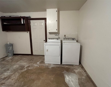 301 Walnut Avenue - Photo Thumbnail 10