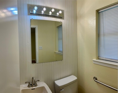 301 Walnut Avenue - Photo Thumbnail 6