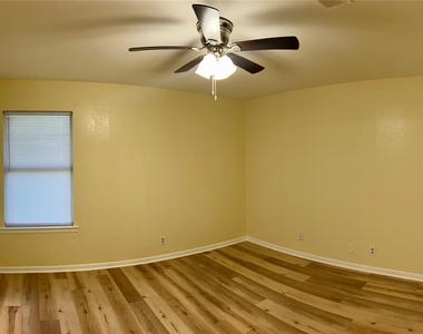 301 Walnut Avenue - Photo Thumbnail 5
