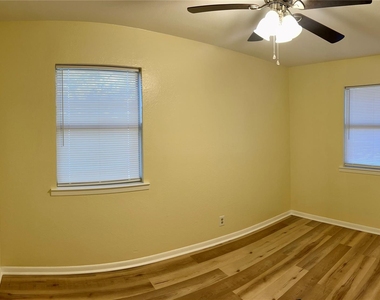 301 Walnut Avenue - Photo Thumbnail 7