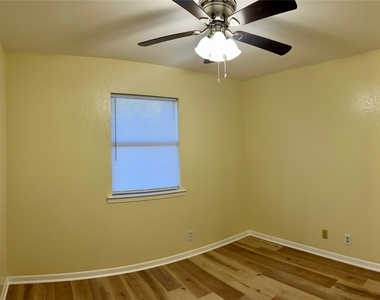 301 Walnut Avenue - Photo Thumbnail 8