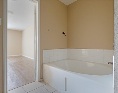 1921 Southridge Lane - Photo Thumbnail 25