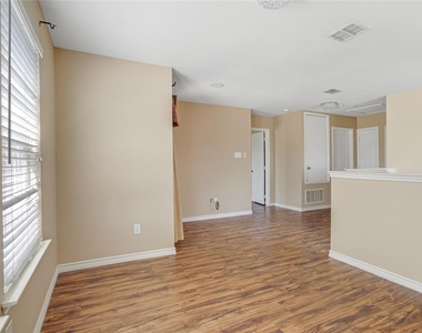 1921 Southridge Lane - Photo Thumbnail 20