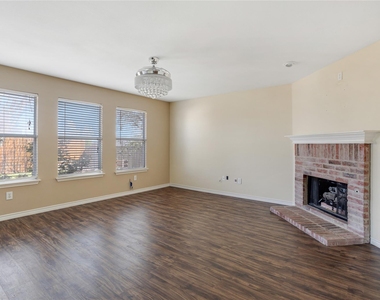 1921 Southridge Lane - Photo Thumbnail 10
