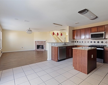 1921 Southridge Lane - Photo Thumbnail 12