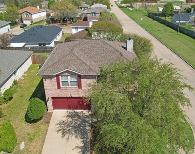 1921 Southridge Lane - Photo Thumbnail 2