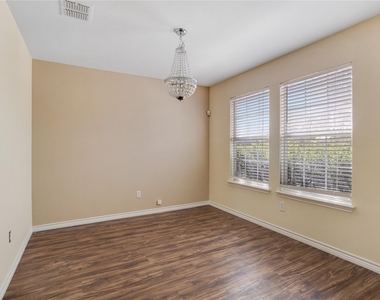 1921 Southridge Lane - Photo Thumbnail 4