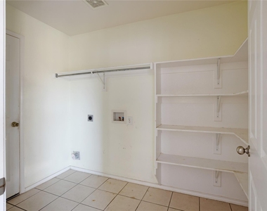1921 Southridge Lane - Photo Thumbnail 15