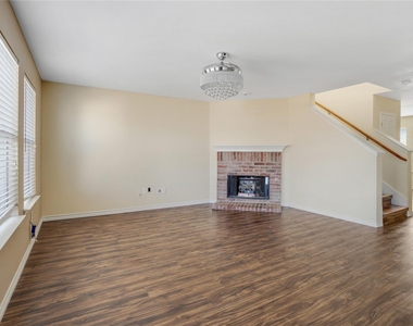 1921 Southridge Lane - Photo Thumbnail 7