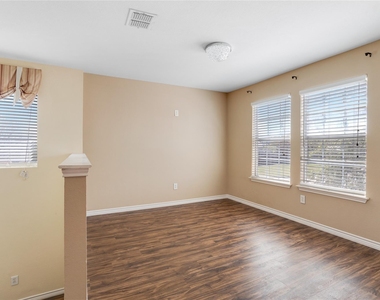 1921 Southridge Lane - Photo Thumbnail 19