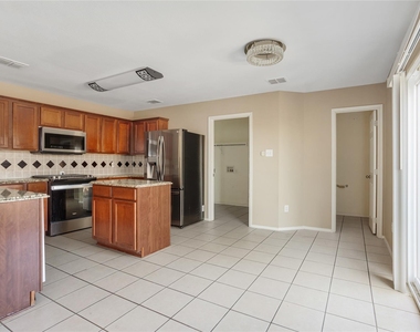1921 Southridge Lane - Photo Thumbnail 11
