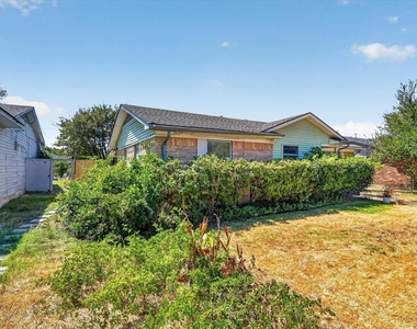 10014 Mesita Drive - Photo Thumbnail 2