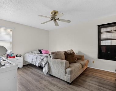 10014 Mesita Drive - Photo Thumbnail 18