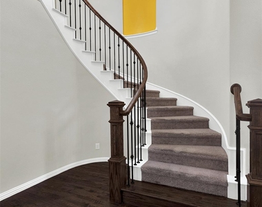 10821 Patton Drive - Photo Thumbnail 4