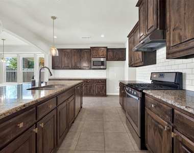 10821 Patton Drive - Photo Thumbnail 5