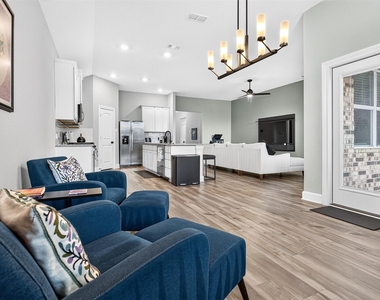 2008 Meadow Drive - Photo Thumbnail 8