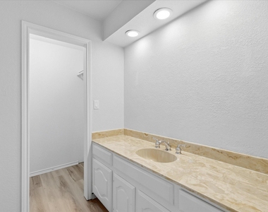 2625 Ramblewood Drive - Photo Thumbnail 23