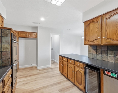 2625 Ramblewood Drive - Photo Thumbnail 17
