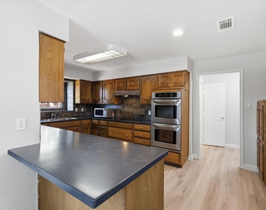 2625 Ramblewood Drive - Photo Thumbnail 15