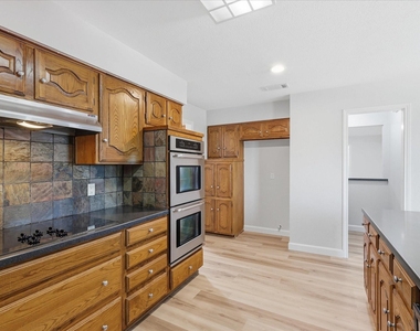 2625 Ramblewood Drive - Photo Thumbnail 18