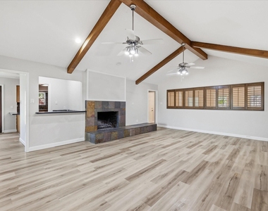 2625 Ramblewood Drive - Photo Thumbnail 7