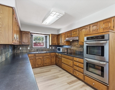 2625 Ramblewood Drive - Photo Thumbnail 8