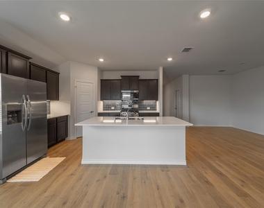 2044 Hearn Drive - Photo Thumbnail 8