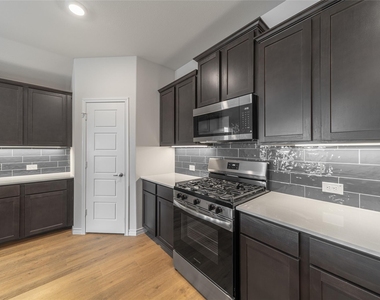 2044 Hearn Drive - Photo Thumbnail 11