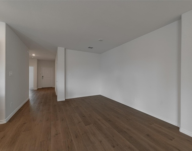 2044 Hearn Drive - Photo Thumbnail 7