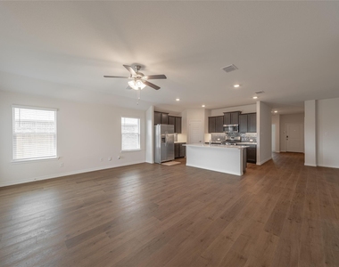 2044 Hearn Drive - Photo Thumbnail 5