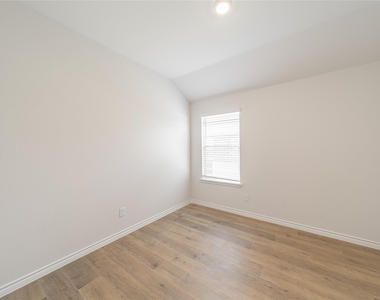 2044 Hearn Drive - Photo Thumbnail 15