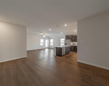 2044 Hearn Drive - Photo Thumbnail 3