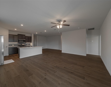 2044 Hearn Drive - Photo Thumbnail 4