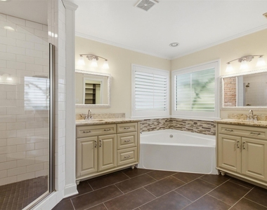 6445 Glennox Lane - Photo Thumbnail 19