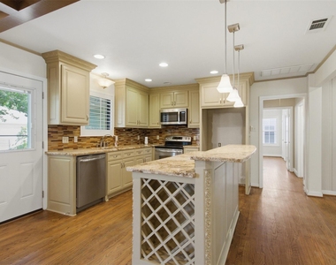6445 Glennox Lane - Photo Thumbnail 10
