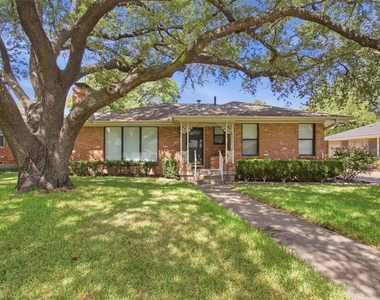 6445 Glennox Lane - Photo Thumbnail 3
