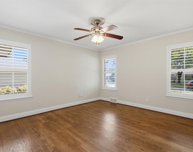 6445 Glennox Lane - Photo Thumbnail 14