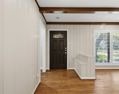 6445 Glennox Lane - Photo Thumbnail 4