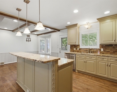 6445 Glennox Lane - Photo Thumbnail 12