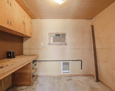 6445 Glennox Lane - Photo Thumbnail 26